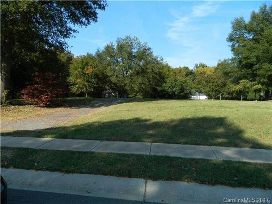 Located in a neighborhood with easy access to I77 and I485.