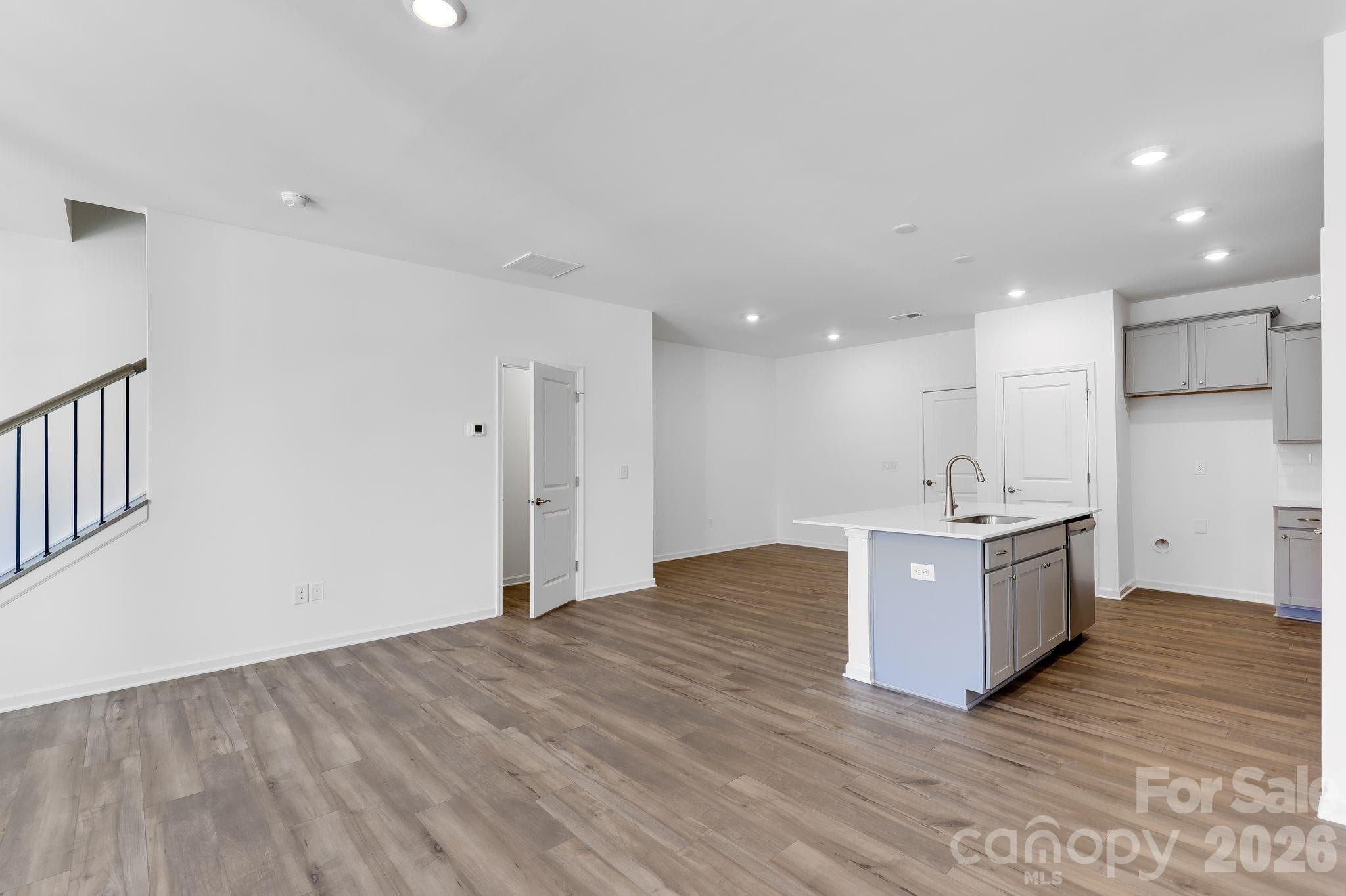 656 Sparano Loop 163