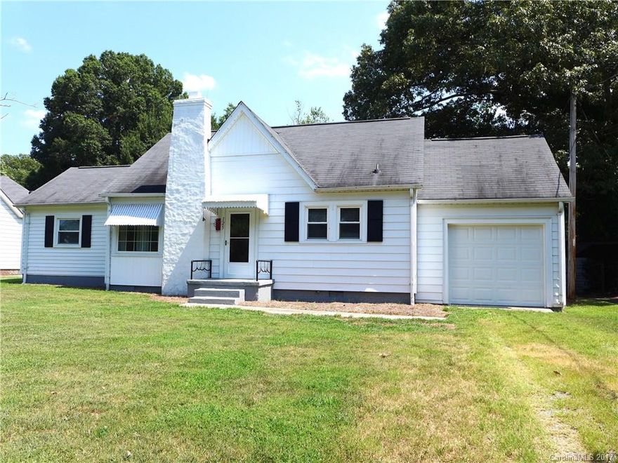 CUTE 3 BEDROOM, 2 BATH HOME.  READY TO MOVE IN.  
NEW GAS WATER HEATER, KITCHEN CABINETS, COUNTER TOPS, AND STAINLESS STEEL SINK.  NEWER HEAT PUMP/AC (2013).  NEW WINDOWS AND EXTERIOR DOORS.  
NEW TOILETS, BATHTUB REFINISHED.  
ELECTRIC UPGRADED.  
FRESH PAINT AND FLOORING, NEW BLINDS.  EVEN PROFESSIONALLY CLEANED FOR YOU!  Home is being sold AS-IS since owner already did so much upgrading.