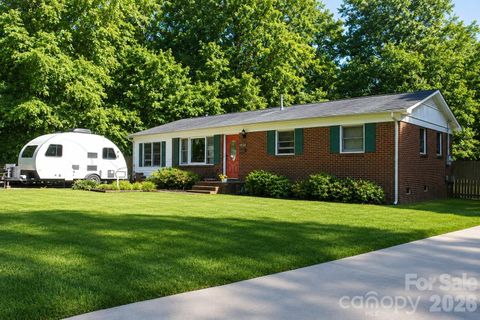 Photo of 1122 Zion Court, Charlotte, NC 28209 (MLS # 4381477)