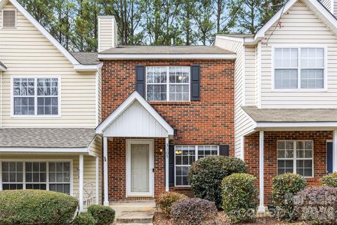 Photo of 3105 Summercroft Lane, Charlotte, NC 28269 (MLS # 4350537)