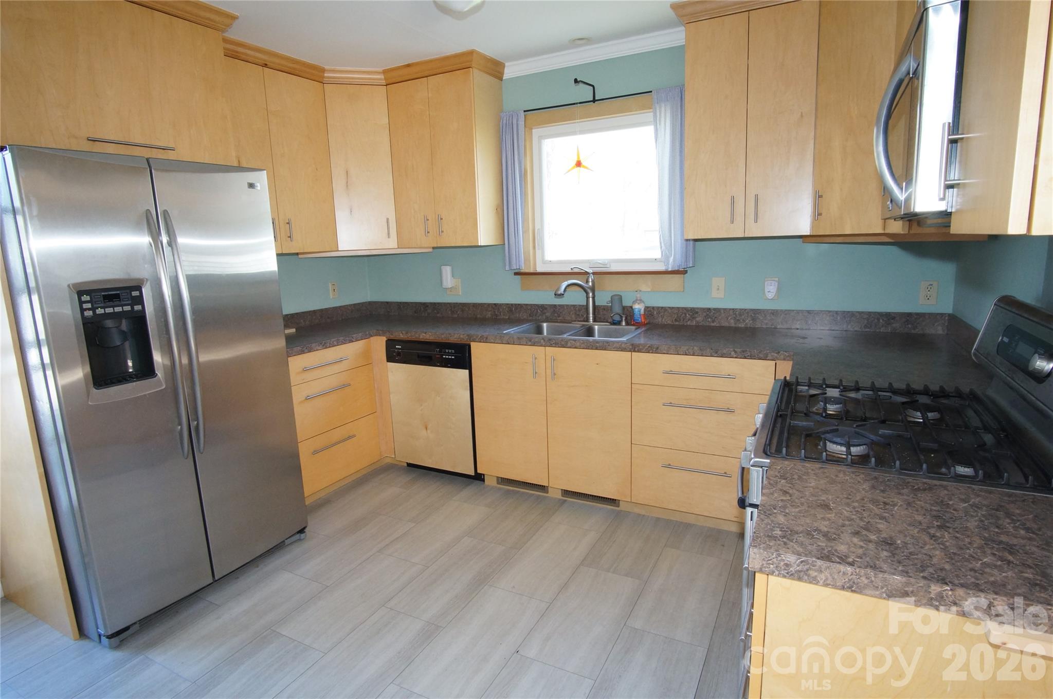 615 Hillcrest Street