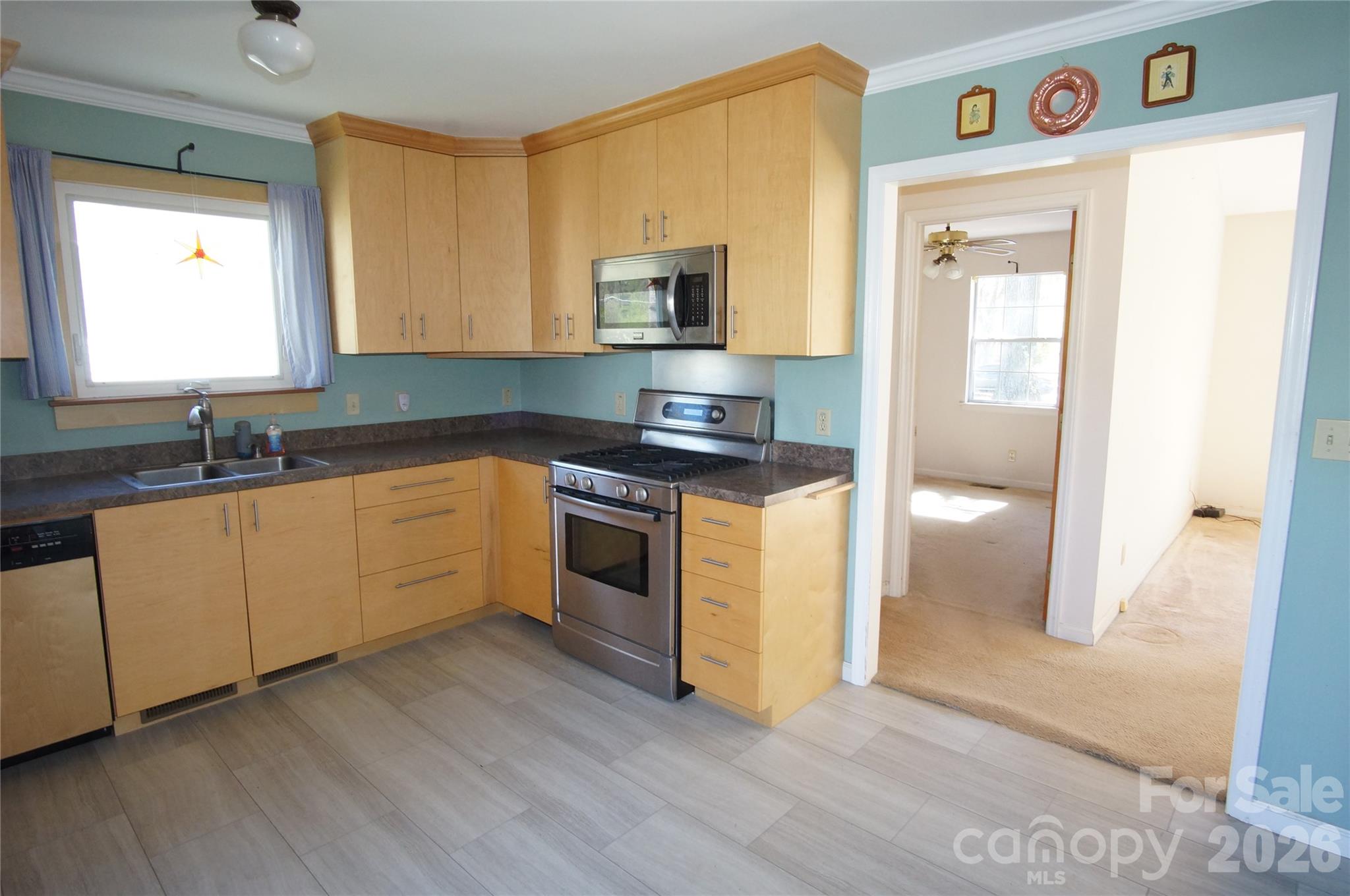 615 Hillcrest Street