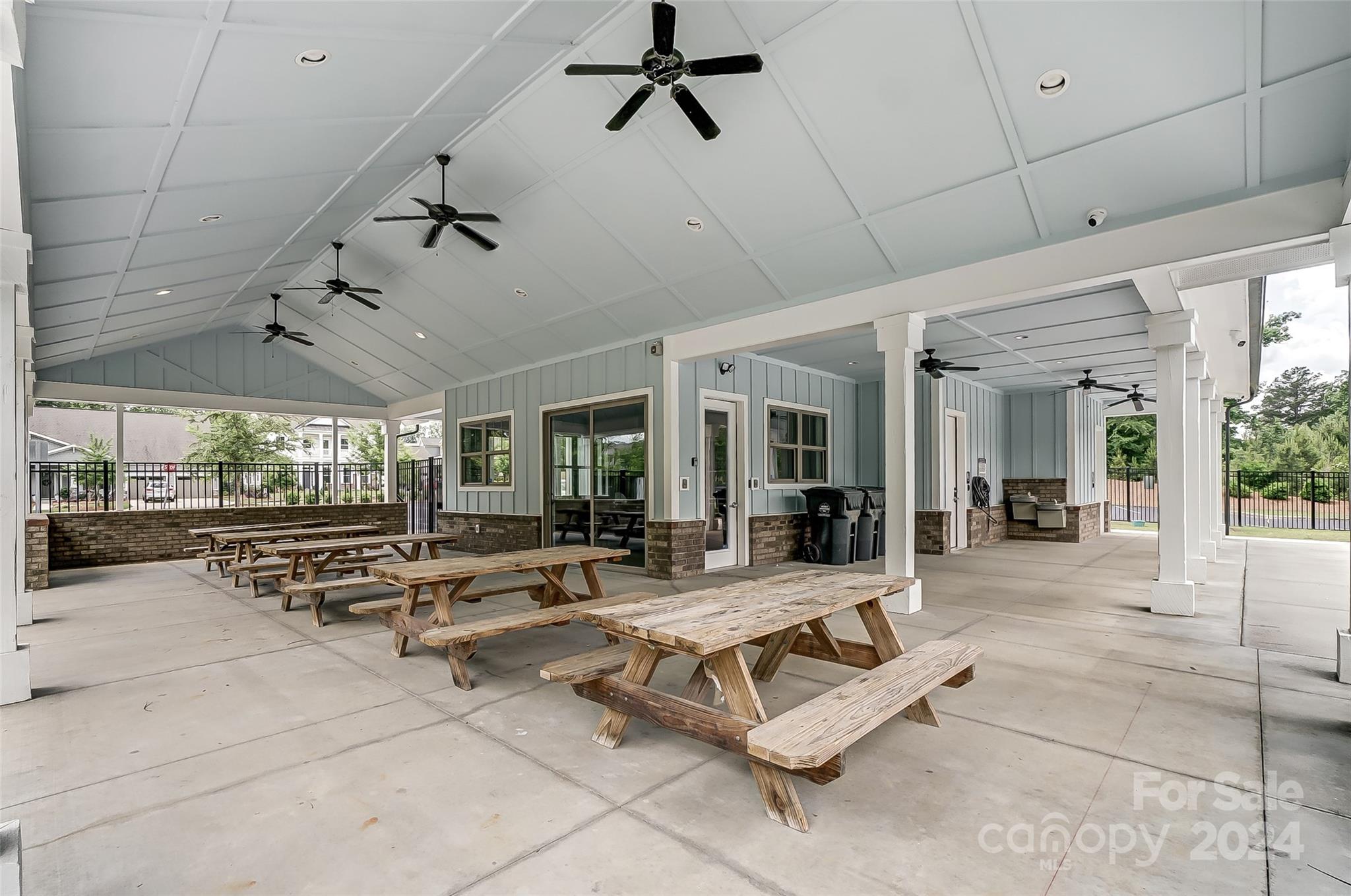 Summerhouse At Paddlers Cove - Residential