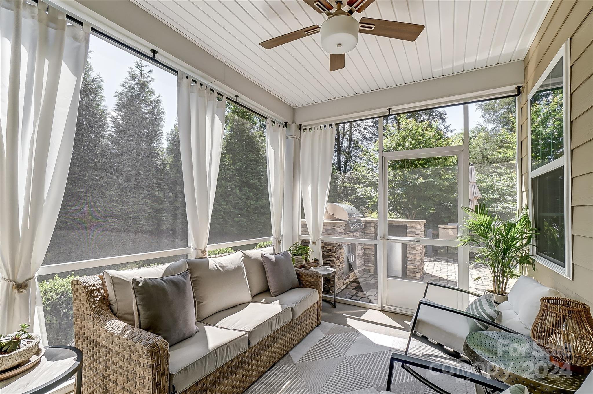 Summerhouse At Paddlers Cove - Residential