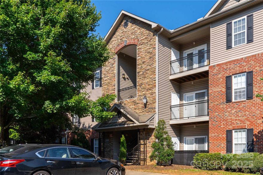 This inviting 3BD/2BA condo is located on the top floor at the back, providing privacy and also convenience to the ample parking just steps from the front of the building. The central location in south Asheville gives quick and easy access to amenities in the city and surrounding areas. This pet-friendly community features mature landscaping, walking trails and dog waste stations. 

Primary bedroom features an ensuite bathroom and large walk-in closet. The kitchen has very good cabinet space, plus a raised countertop for casual dining. Covered outdoor deck has storage via an adjacent door.