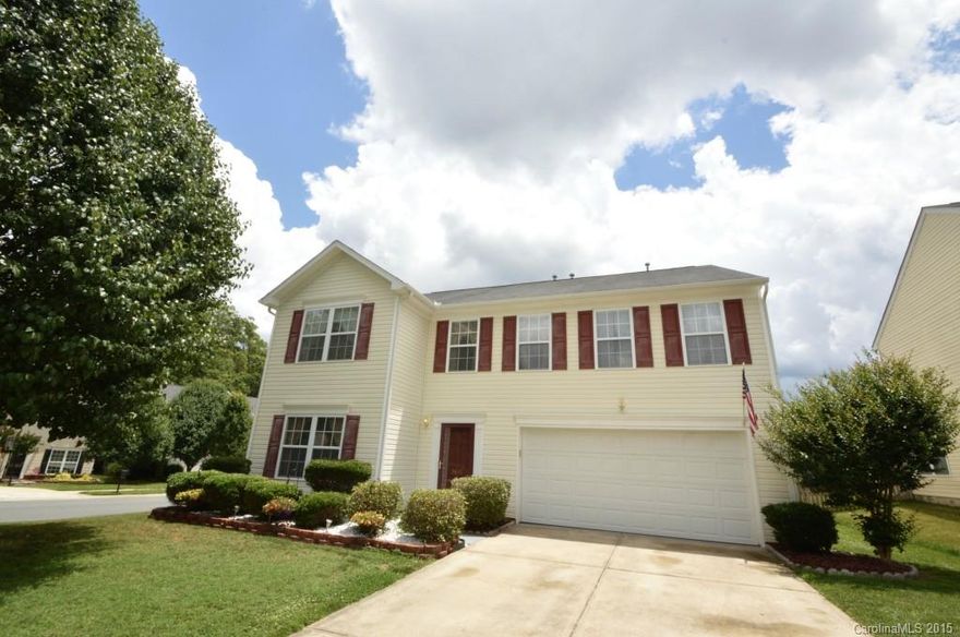 This beautiful hm is immaculate. Beautiful wood floors in much of hm. Formal LR & DR. Inviting frpl in great rm. The chef of the home will enjoy this huge kitchen. Double oven, lg island, Corian counters & pantry. Sunny bkfast area. Spacious loft provides the perfect flex space. Master bedroom suite w/ tray ceiling & two closets. Master bath w/ dual vanity sinks, garden tub, separate shower. Fenced bkyrd, sec syst, oversized patio & much more. Close to Siskey YMCA-Great location!