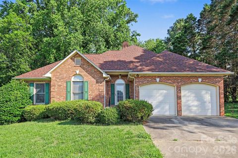 Photo of 104 Provincial Road, Gastonia, NC 28056 (MLS # 4387104)