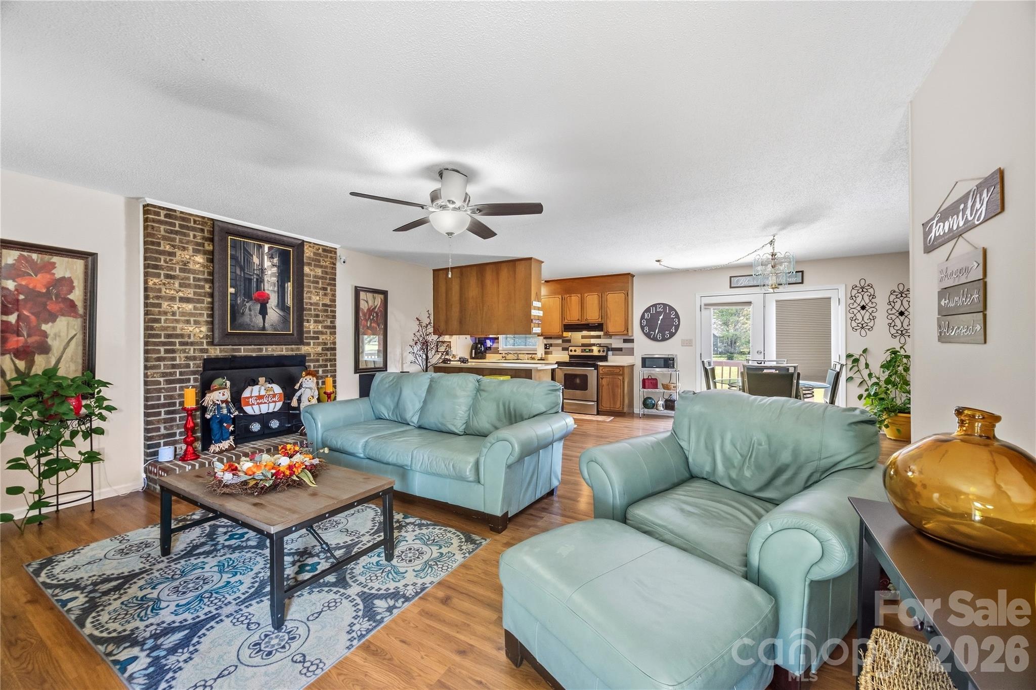 305 W Timberland Drive