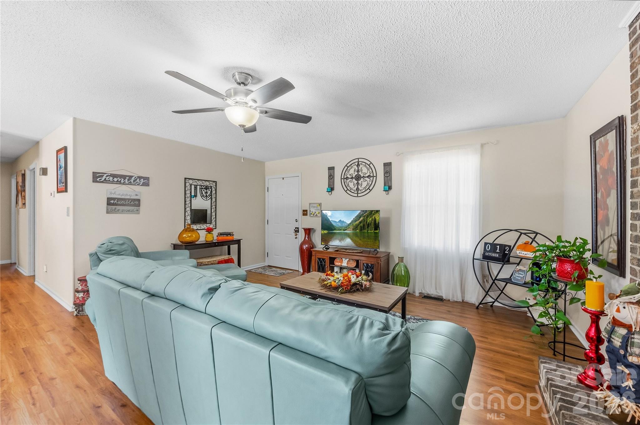 305 W Timberland Drive