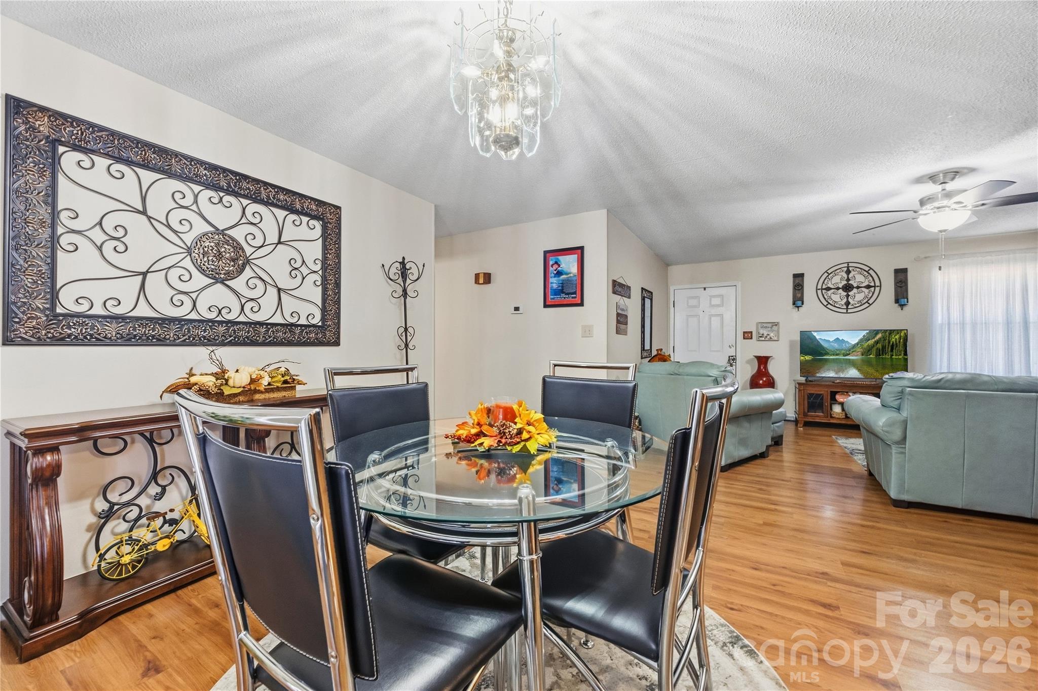 305 W Timberland Drive