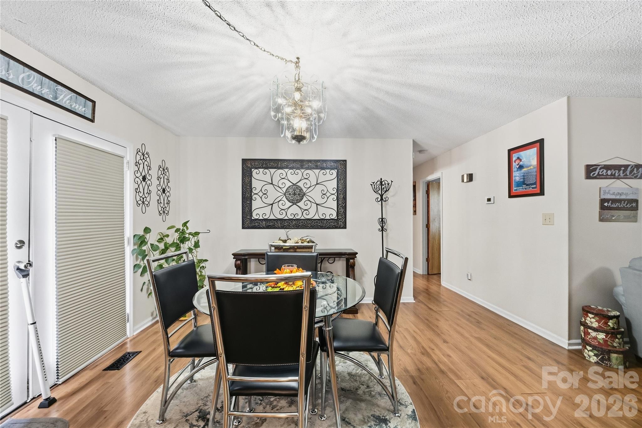305 W Timberland Drive