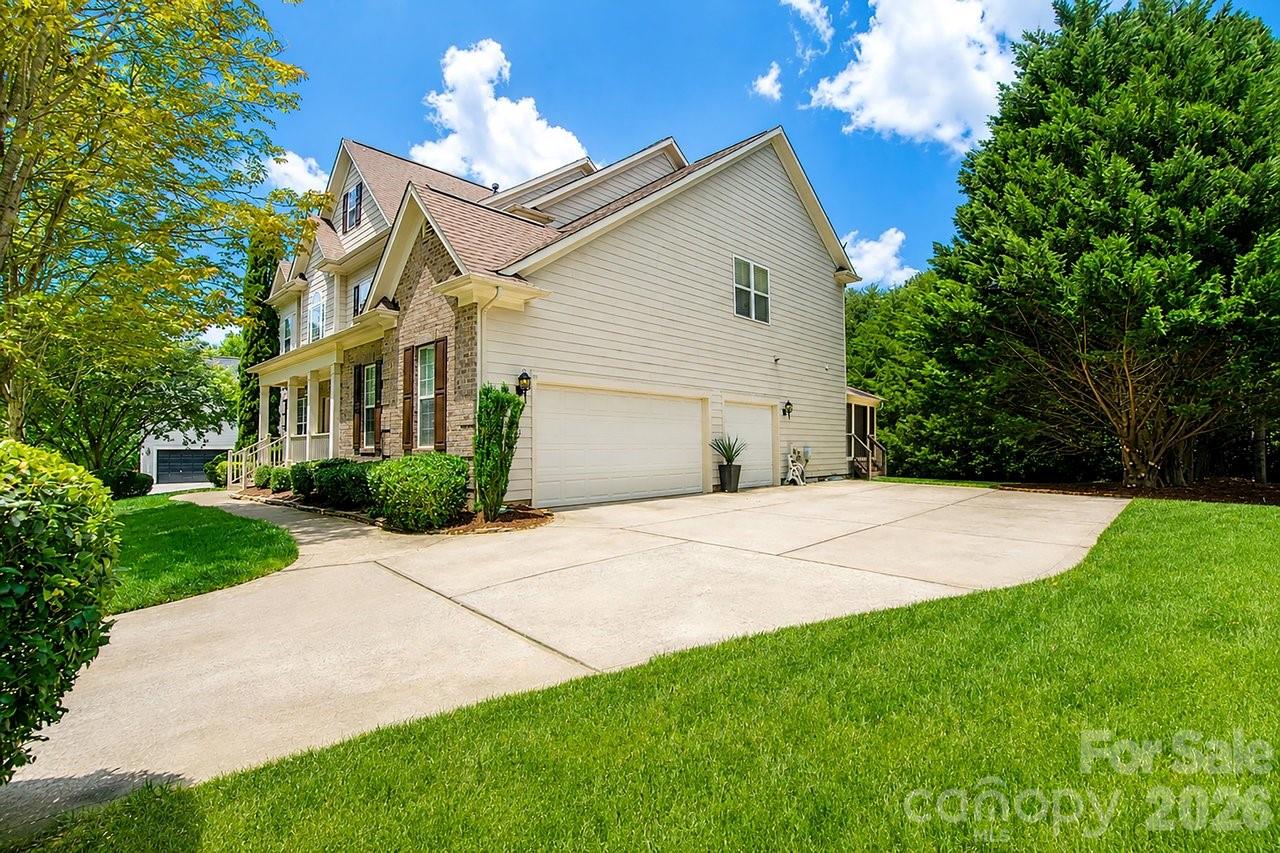 10209 Treetop Lane