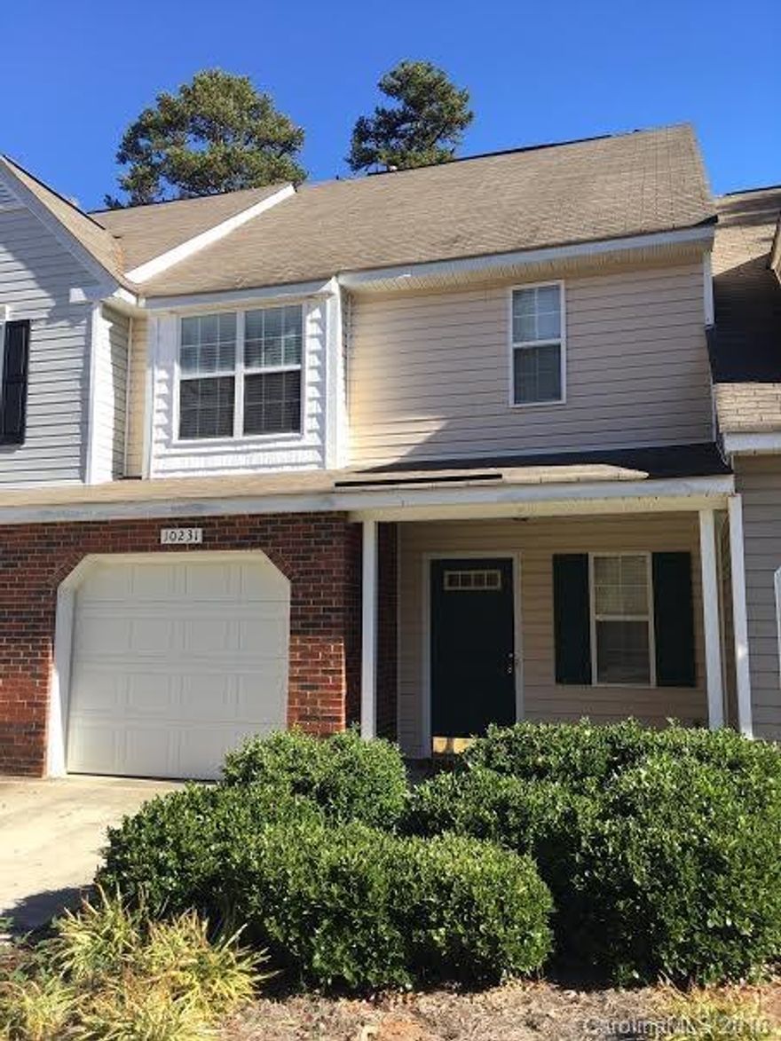 Community pool! Washer/dryer & all kitchen appliances included. 1 car attached garage. Water included!