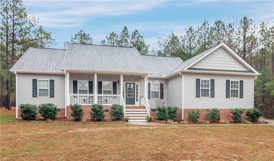 Beautiful 3 BR/3Full bath, split ranch home w/oversized garage & extended drive. Meticulously cared for & well appt'd w/tankless H20 heater, 5" wide hwds, W/I closets, crown, vaulted ceiling & screened porch! Open concept plan inc's Kit w/42" cab, granite, SS appl & oversized island. U/C lighting & spacious great rm. Mst ste w/trey ceiling, accent lighting, W/I closet, dual sinks, sep tub/shwr & dressing vanity. Extra flex space perfect for computer niche/craft area/storage. Don't miss this one!