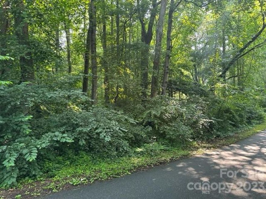 Wonderful corner lot in a great location! Across from golf course at Statesville Country Club. Don't miss out on opportunity to purchase a lot in the Shannon Acres subdivision. Build your dream home!