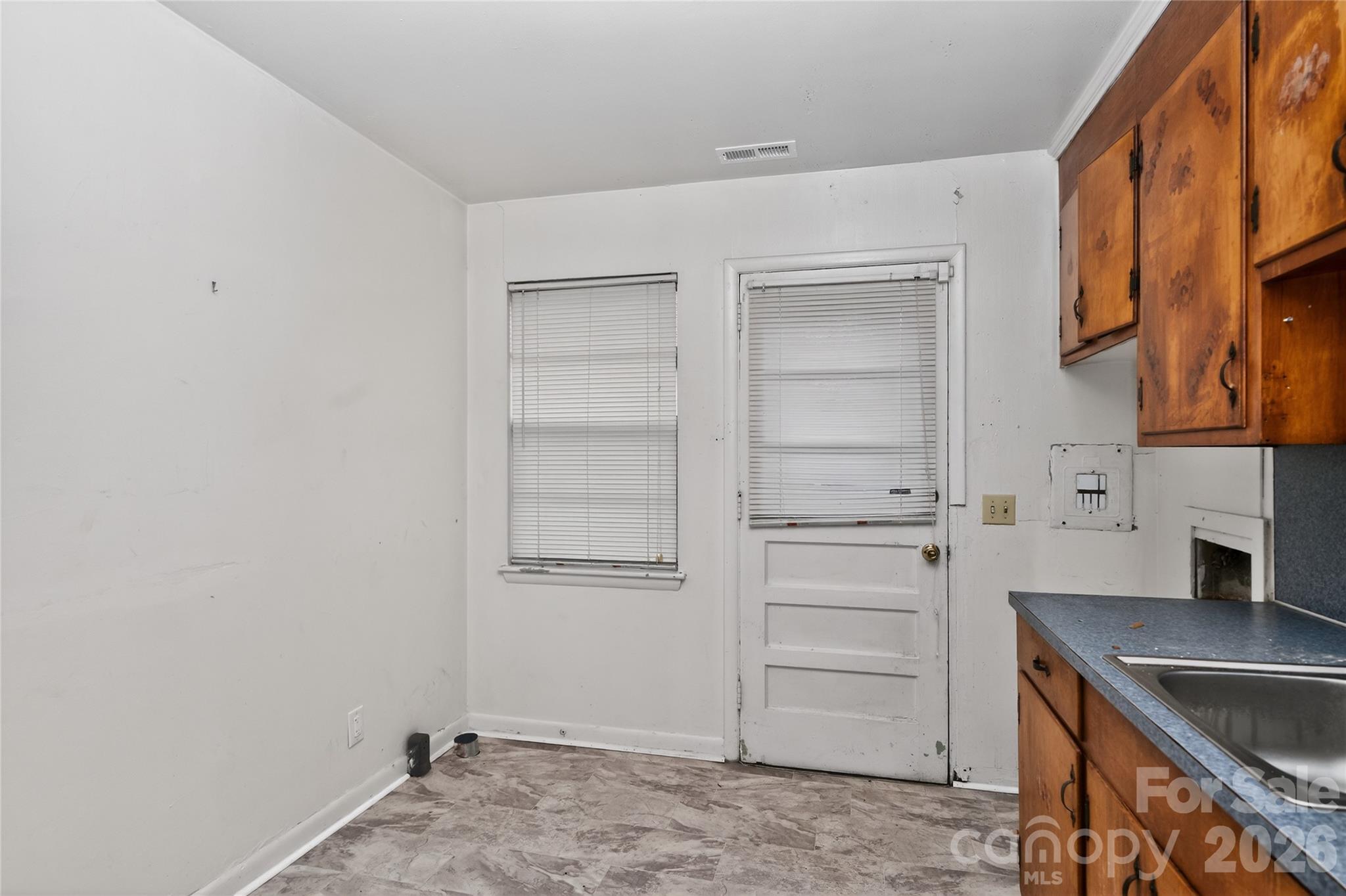 Wesley Heights - Residential Income