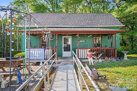 Photo of 1730 2nd Street Place SW, Hickory, NC 28602 (MLS # 4371794)