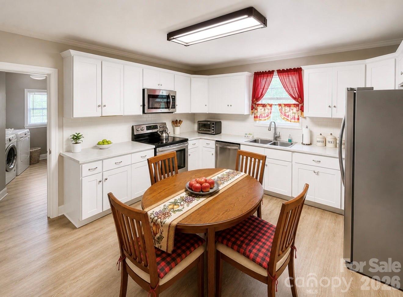 1406 W Walnut Avenue