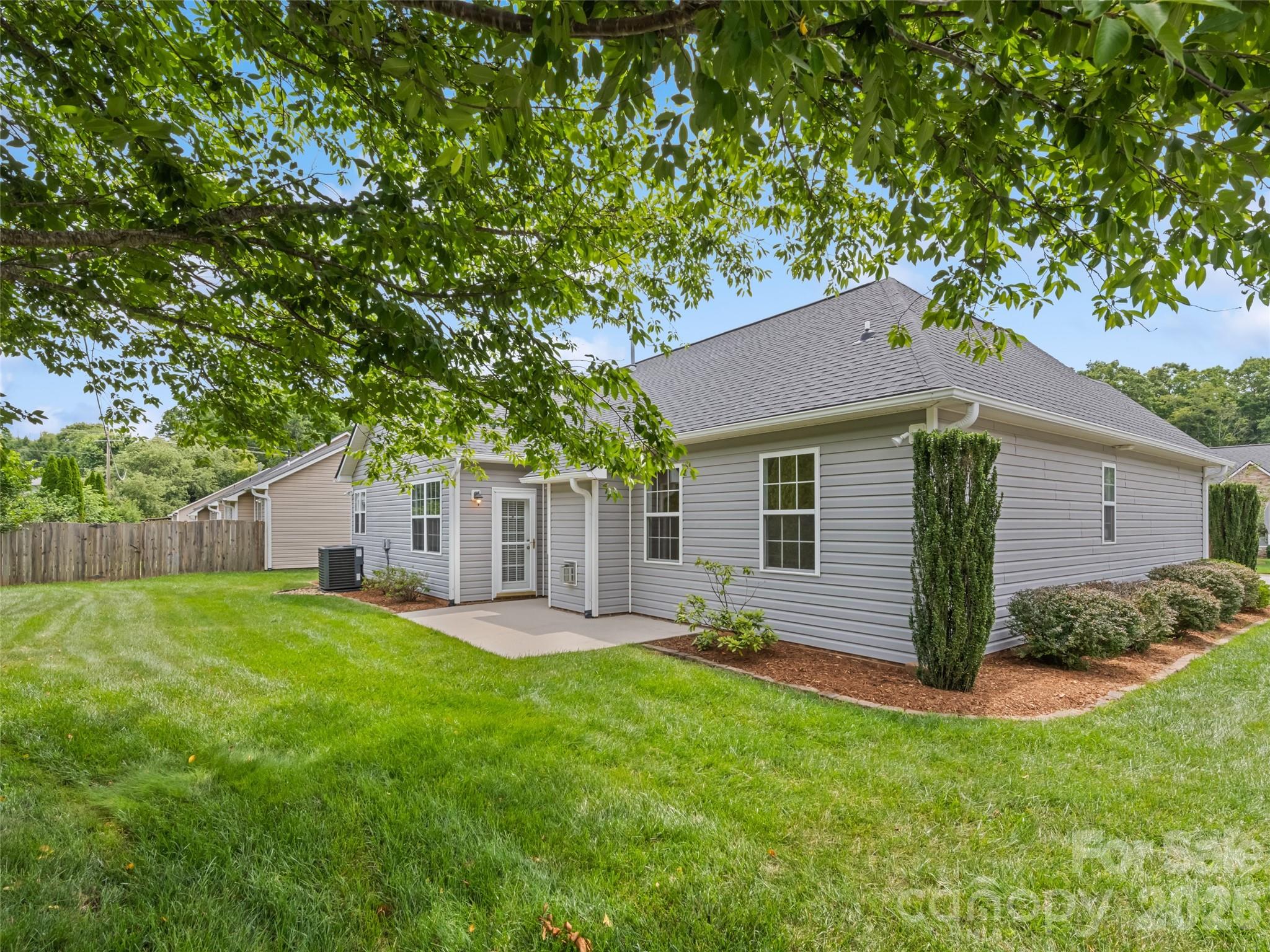 2 Thornwood Court