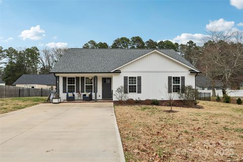 Photo of 2416 Brookmeade Drive, Albemarle, NC 28001 (MLS # 4329512)