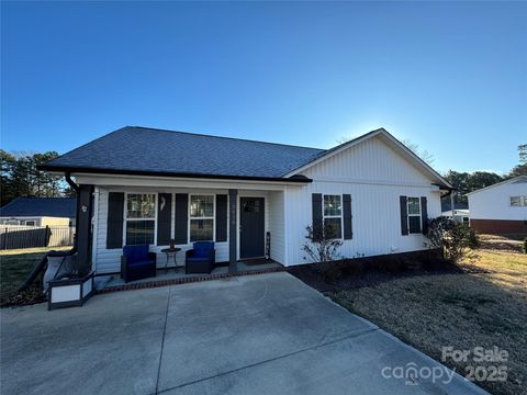 Photo of 2416 Brookmeade Drive, Albemarle, NC 28001 (MLS # 4329512)