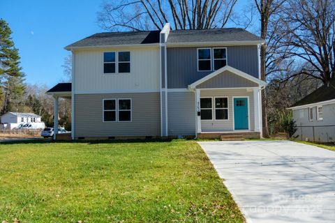 Photo of 6162 Covecreek Drive, Charlotte, NC 28215 (MLS # 4326271)