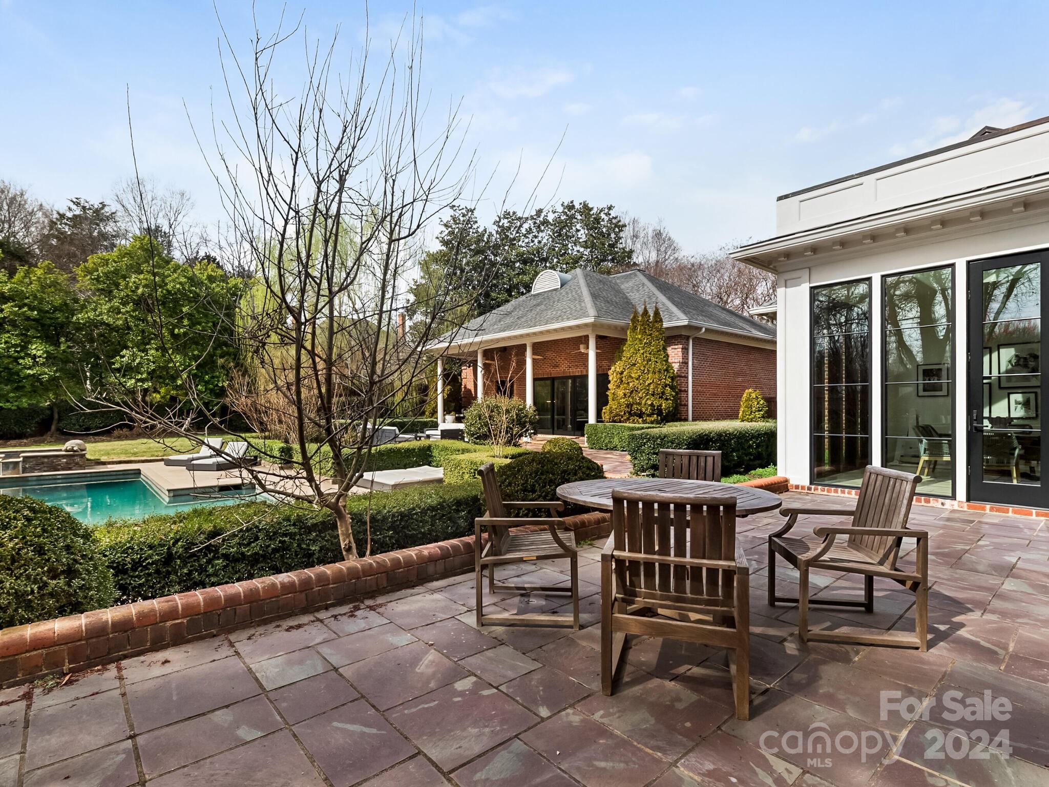 Seven Eagles - Residential