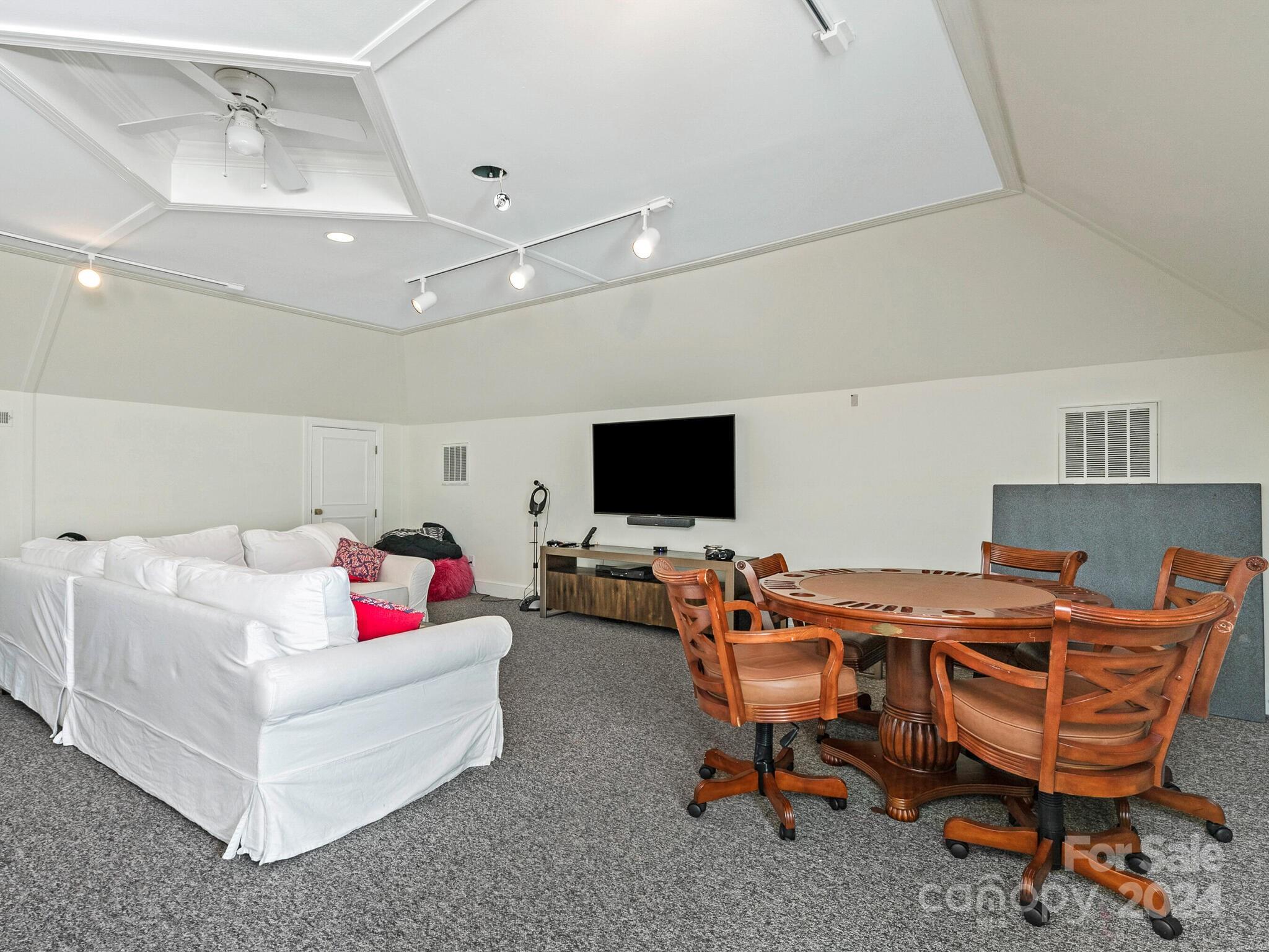 Seven Eagles - Residential