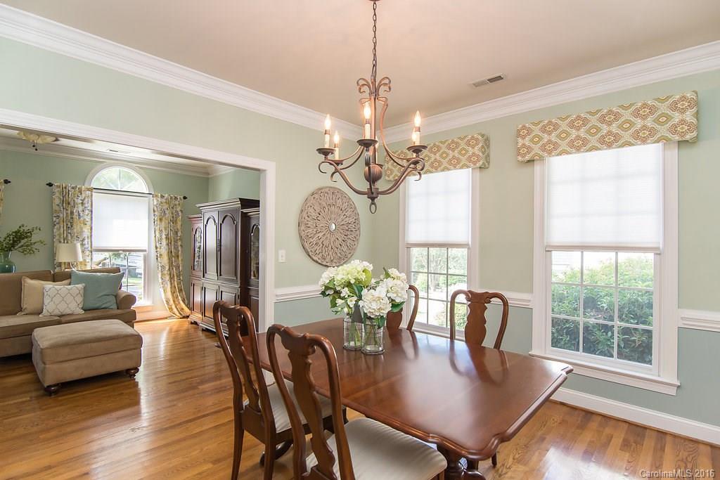 The Oaks On Providence - Residential