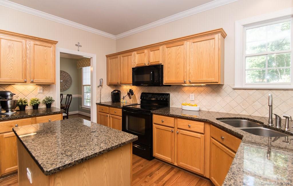 The Oaks On Providence - Residential