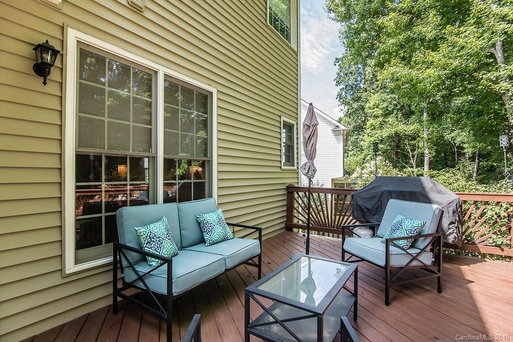 The Oaks On Providence - Residential