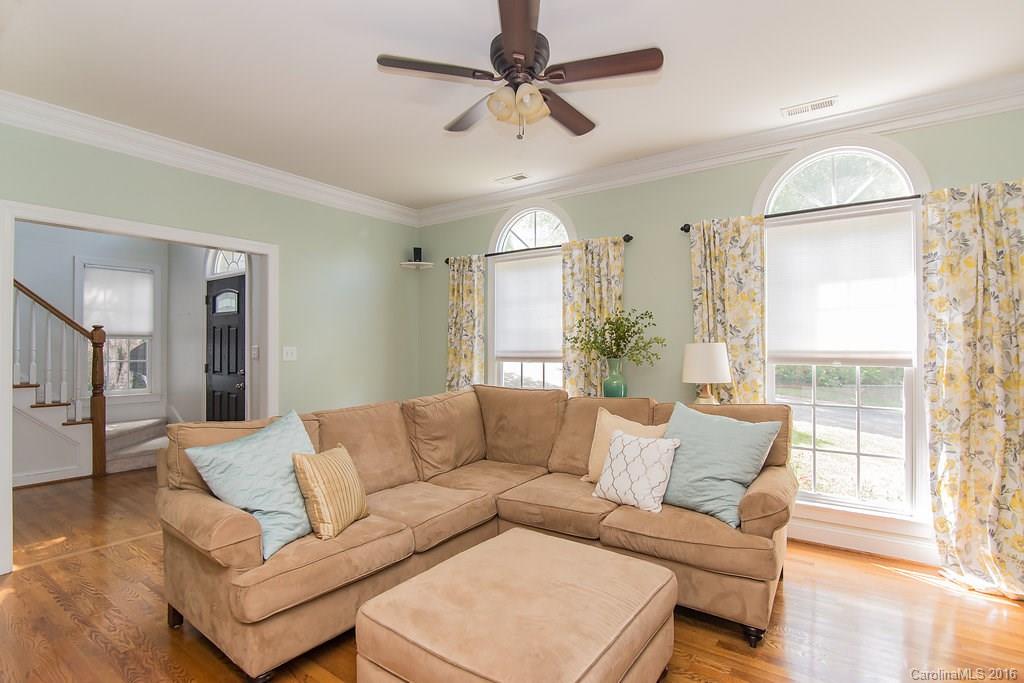 The Oaks On Providence - Residential