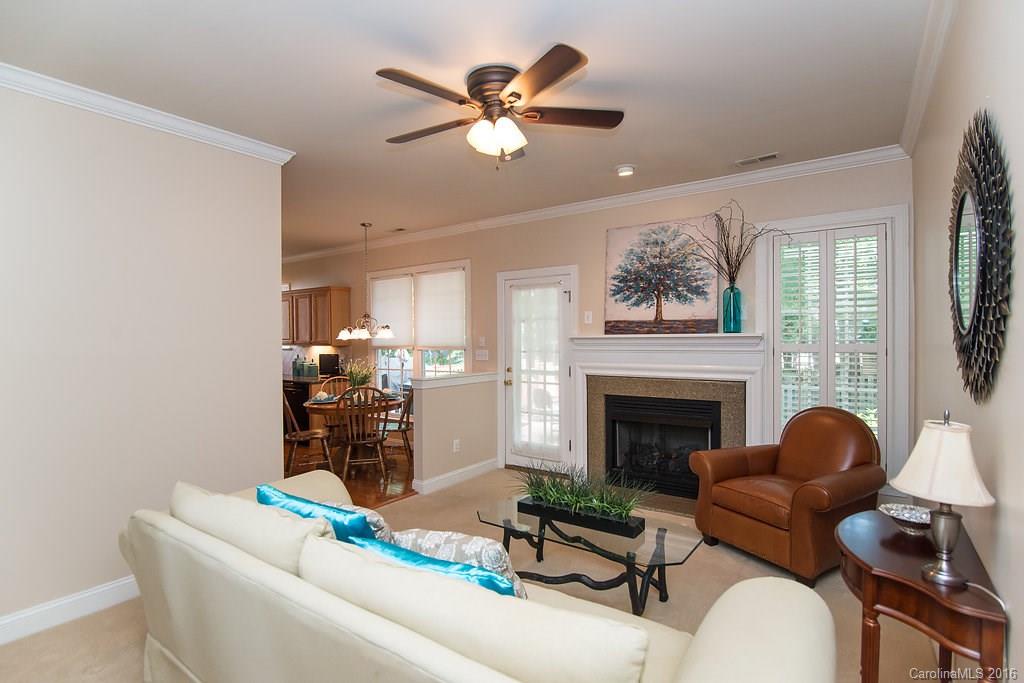 The Oaks On Providence - Residential