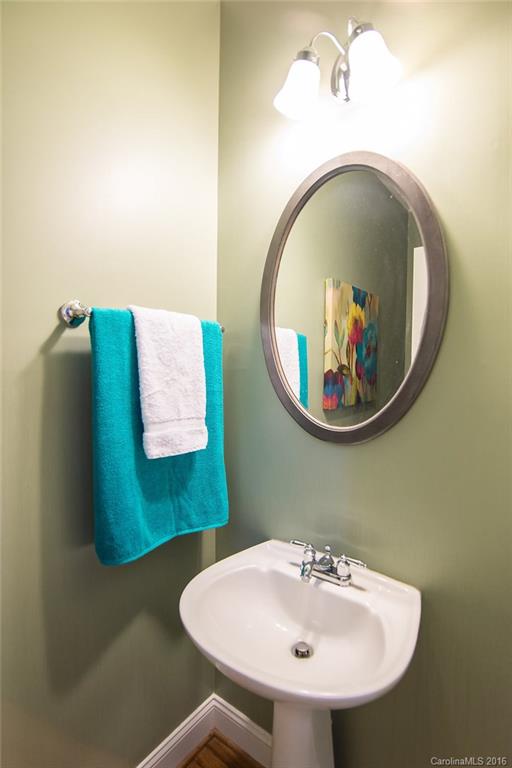 The Oaks On Providence - Residential