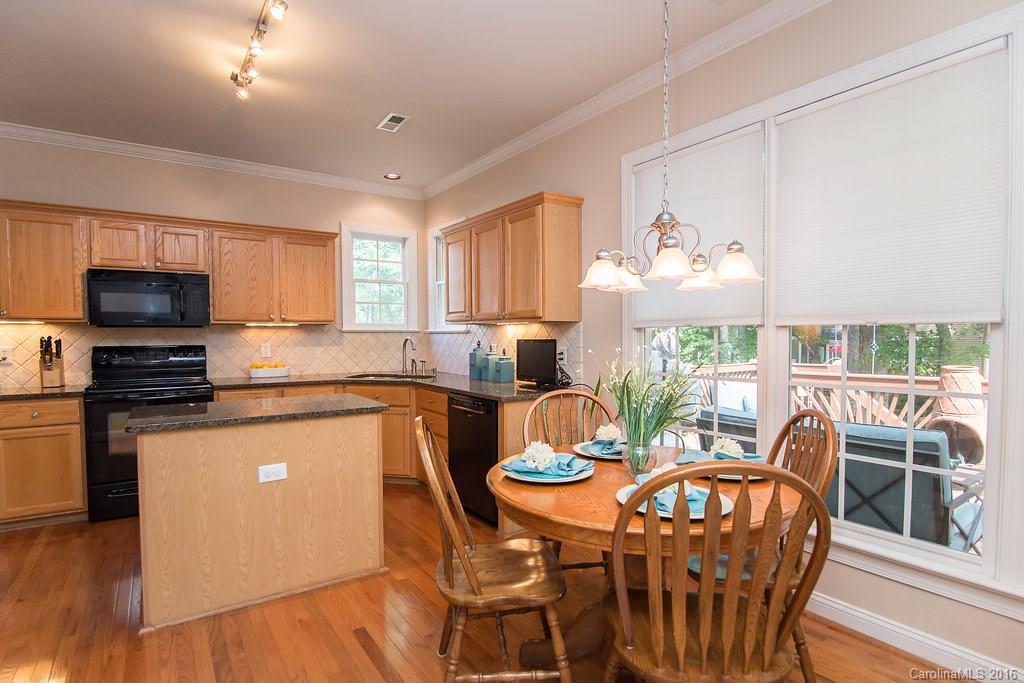 The Oaks On Providence - Residential