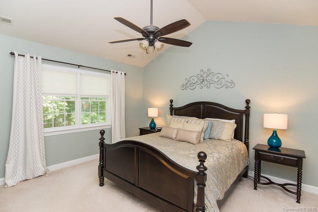 The Oaks On Providence - Residential