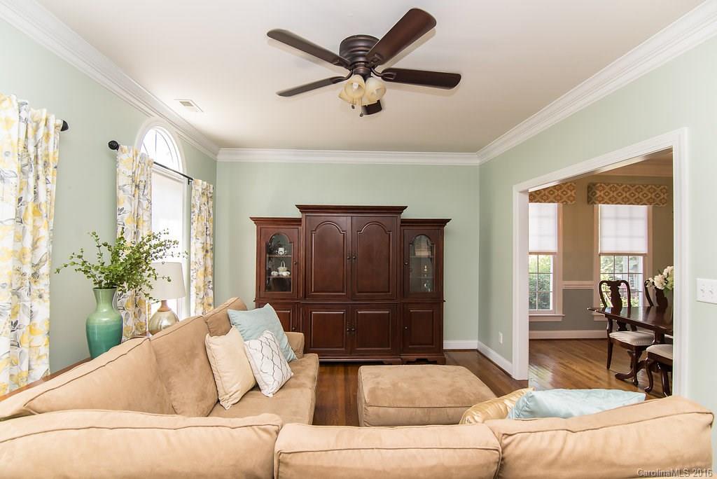 The Oaks On Providence - Residential