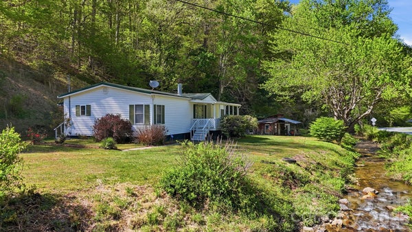 1200 BARKERS CREEK RD, WHITTIER, NC 28789 - Image 8418bcbd9a8a381e2a29485a46e18558/2477405748