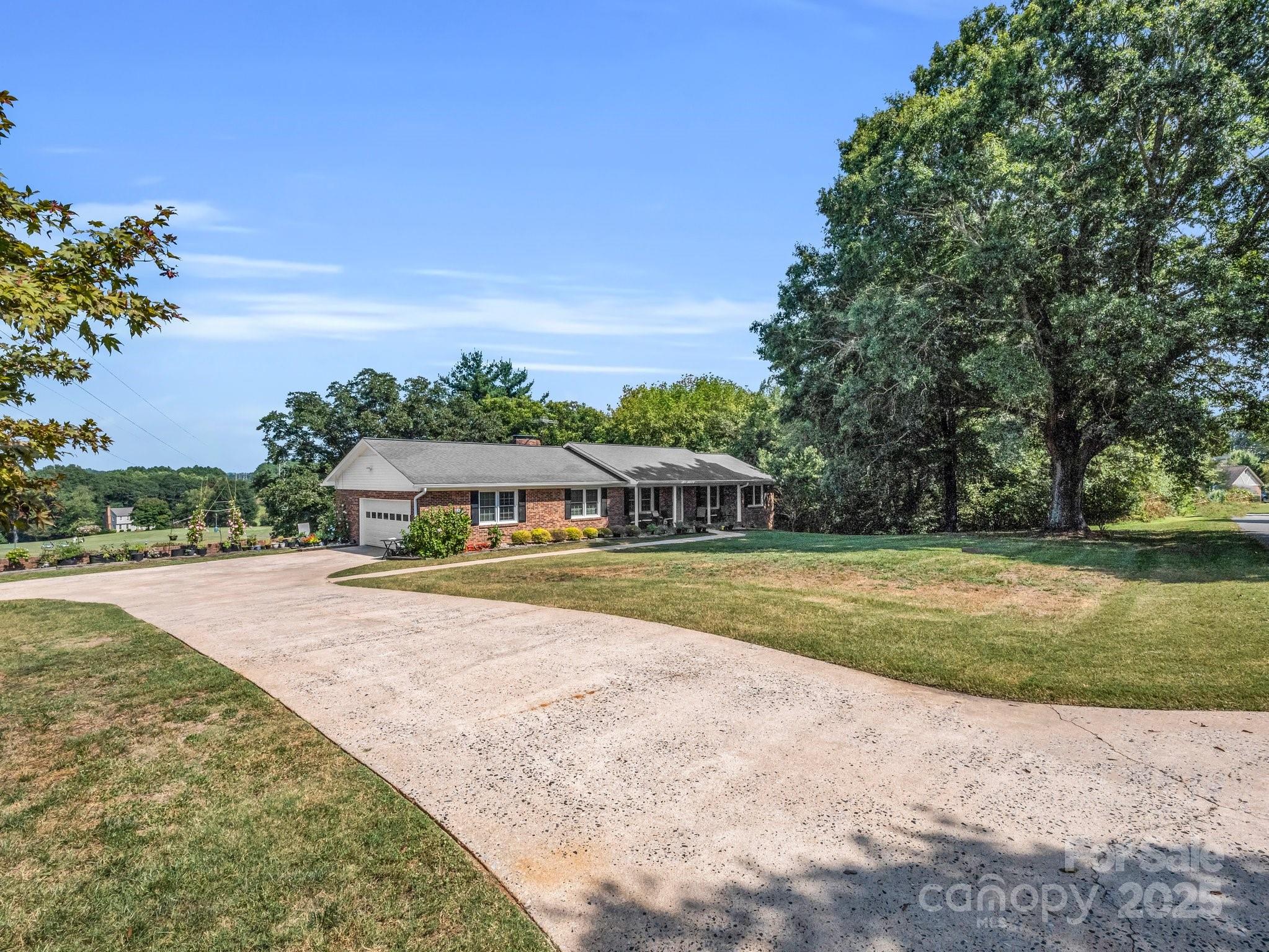 3039 Longwood Drive