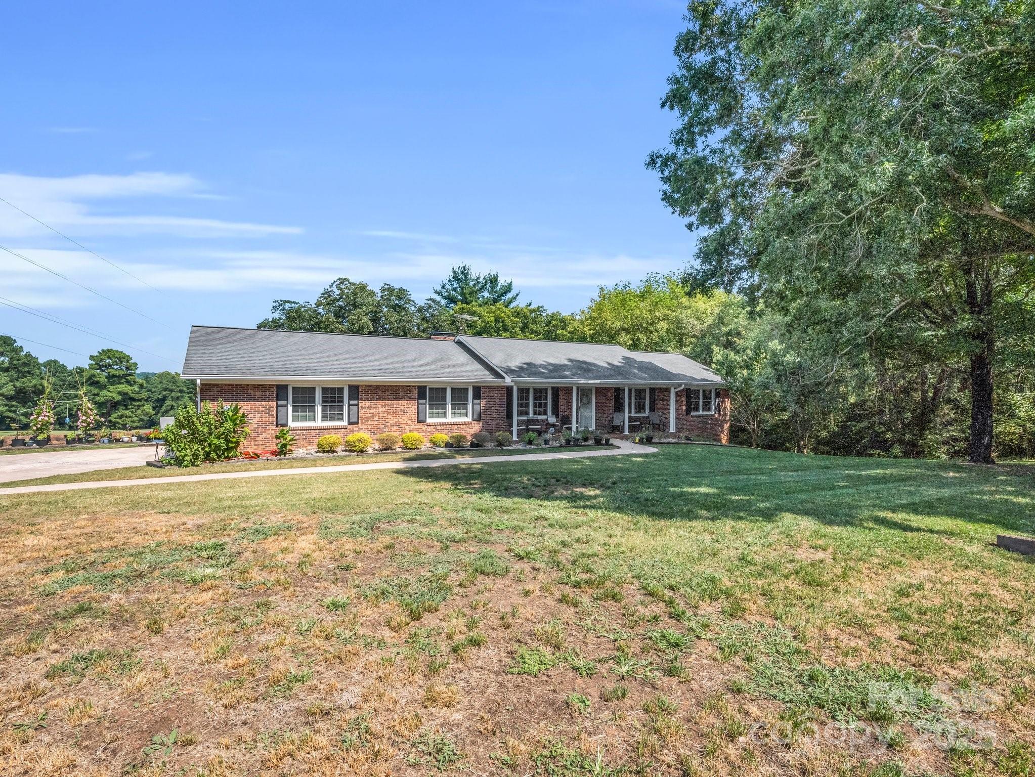 3039 Longwood Drive