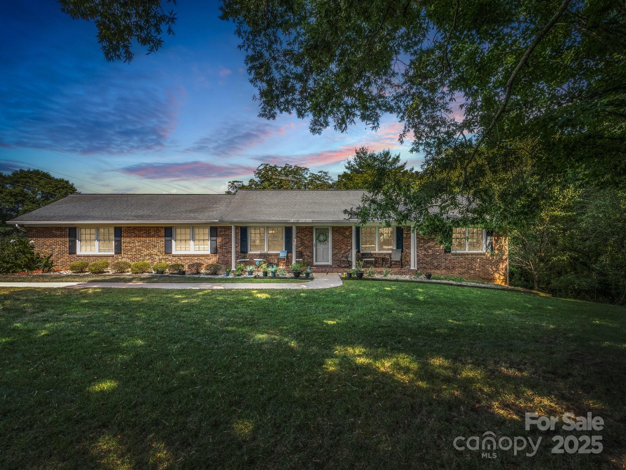 3039 Longwood Drive