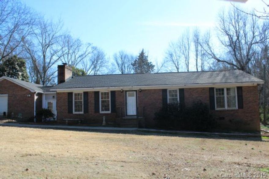 WOW, is what you will say when entering this home! You will see a completely remodeled kitchen with
granite a remodeled sunroom with tile, freshly painted interior, computer niche, surround sound,
updated panel box & updated bath vanities are just a few of the wonderful things you will find when
previewing this home. Also check out the new roof 2014, new well 2012 & the new HVAC 2012.