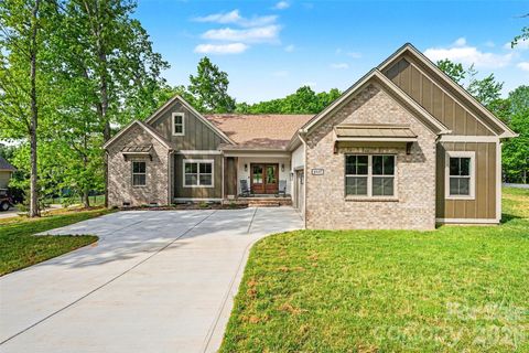 Photo of 4527 Burrenfort Drive, Denver, NC 28037 (MLS # 4371491)