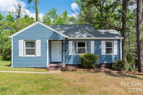 2516 Columbus Circle Charlotte NC 28208