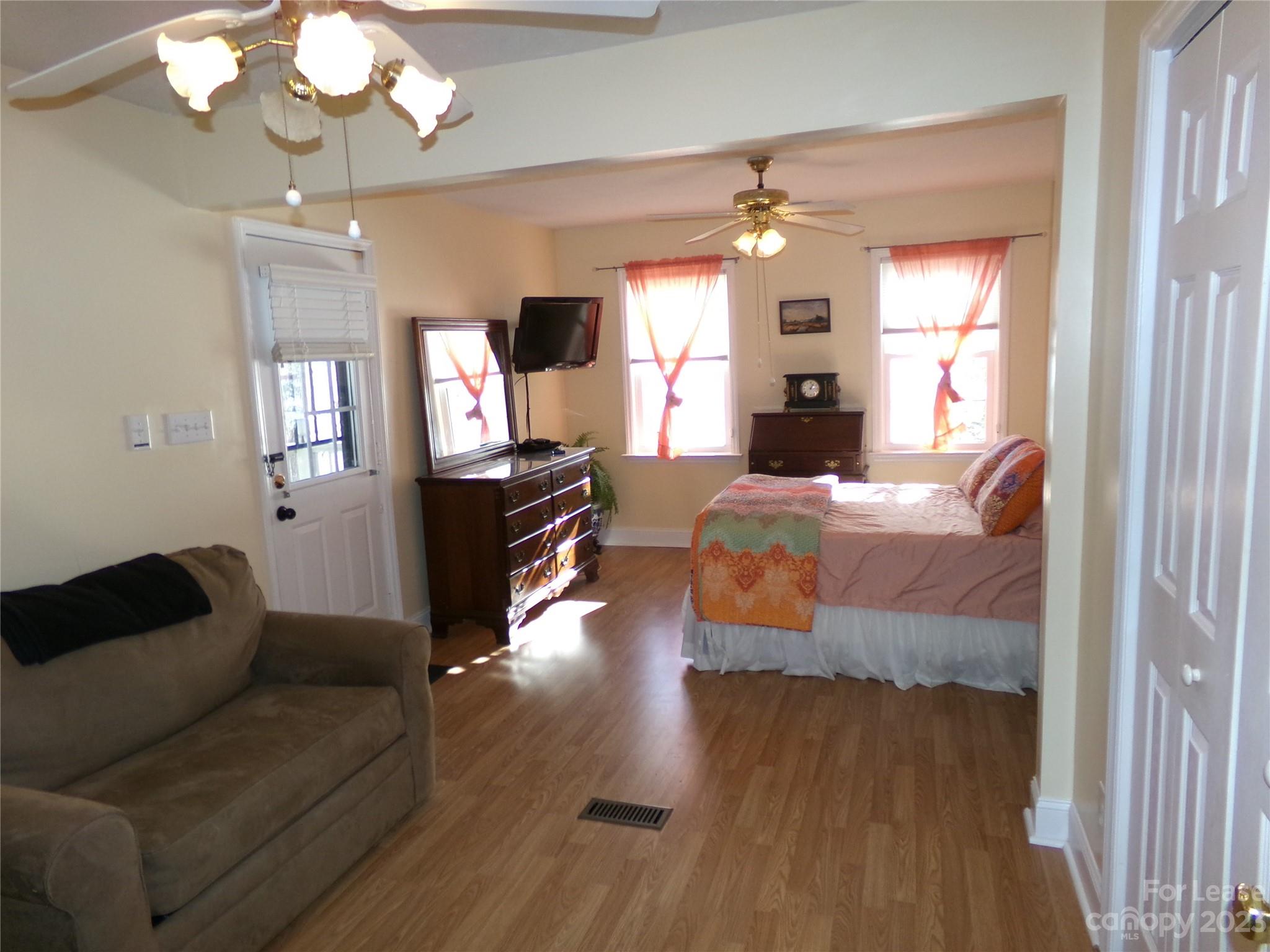Emerald Shores - Residential Lease