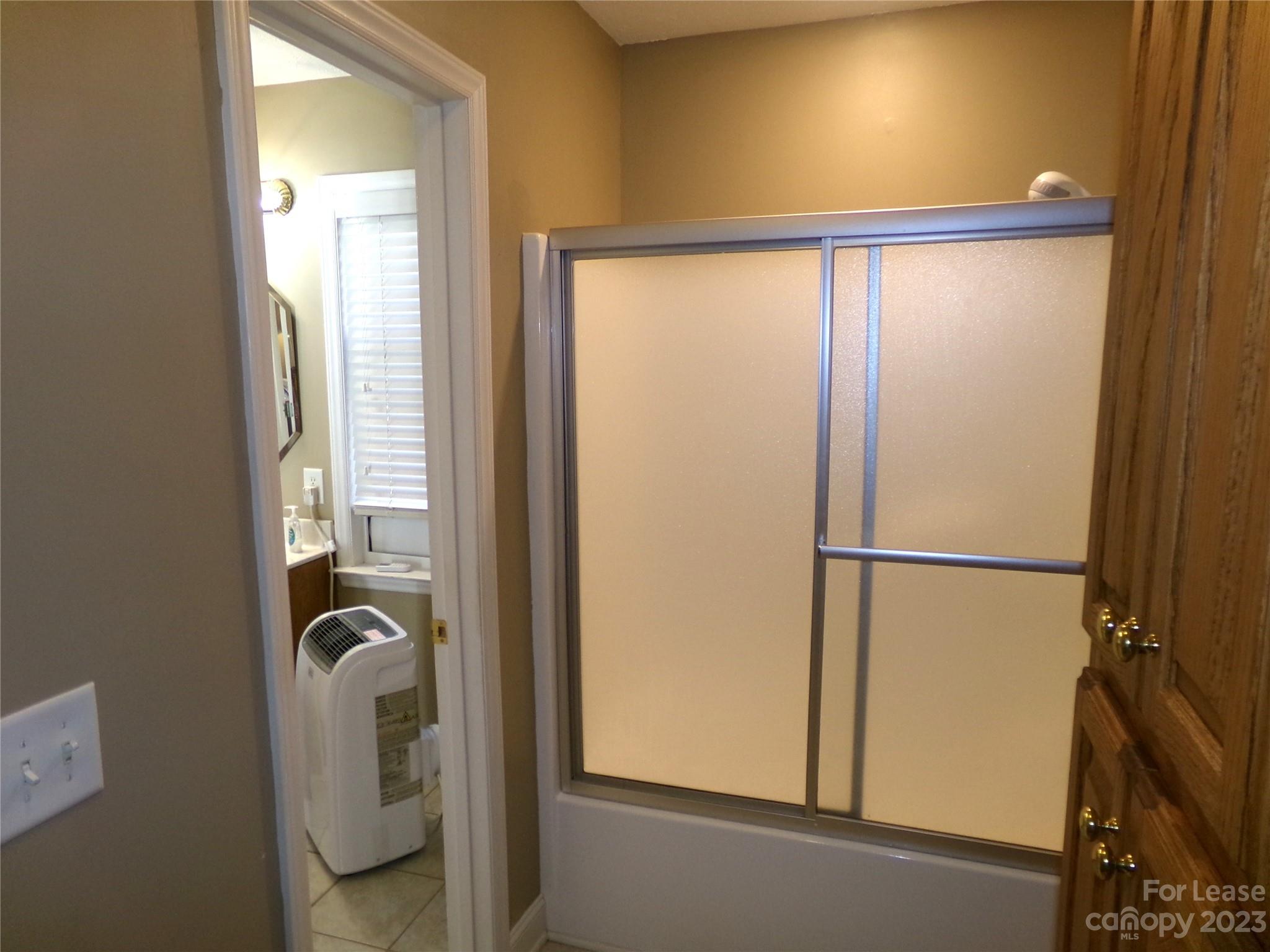 Emerald Shores - Residential Lease