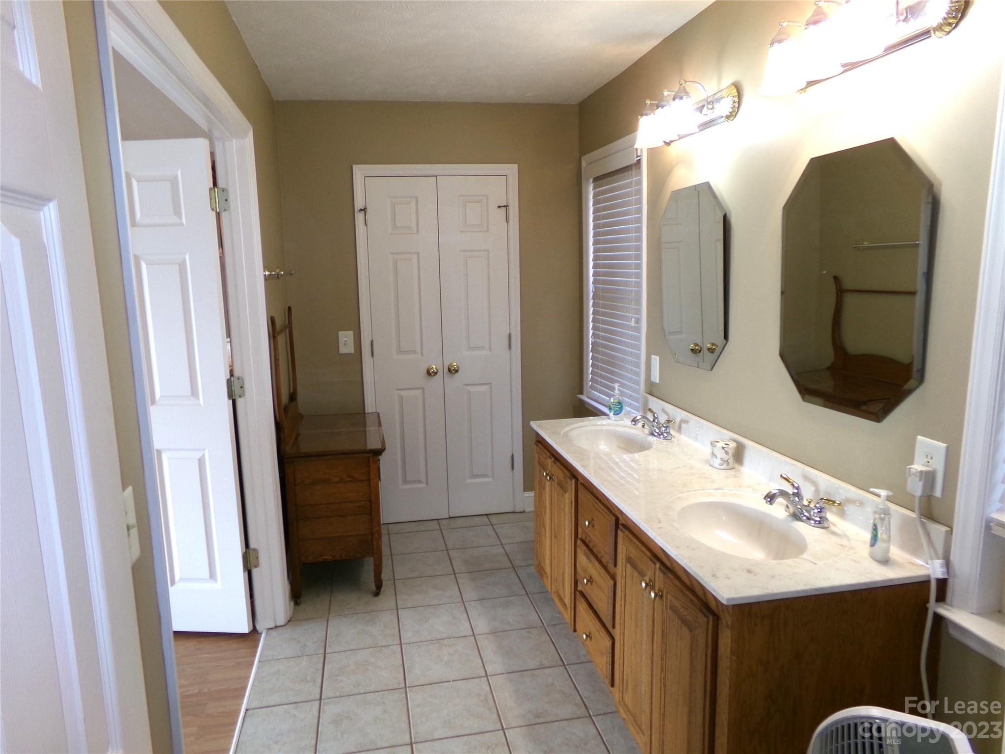 Emerald Shores - Residential Lease