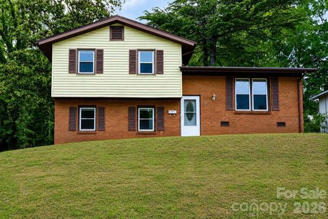 Photo of 5001 Springview Road, Charlotte, NC 28213 (MLS # 4382677)