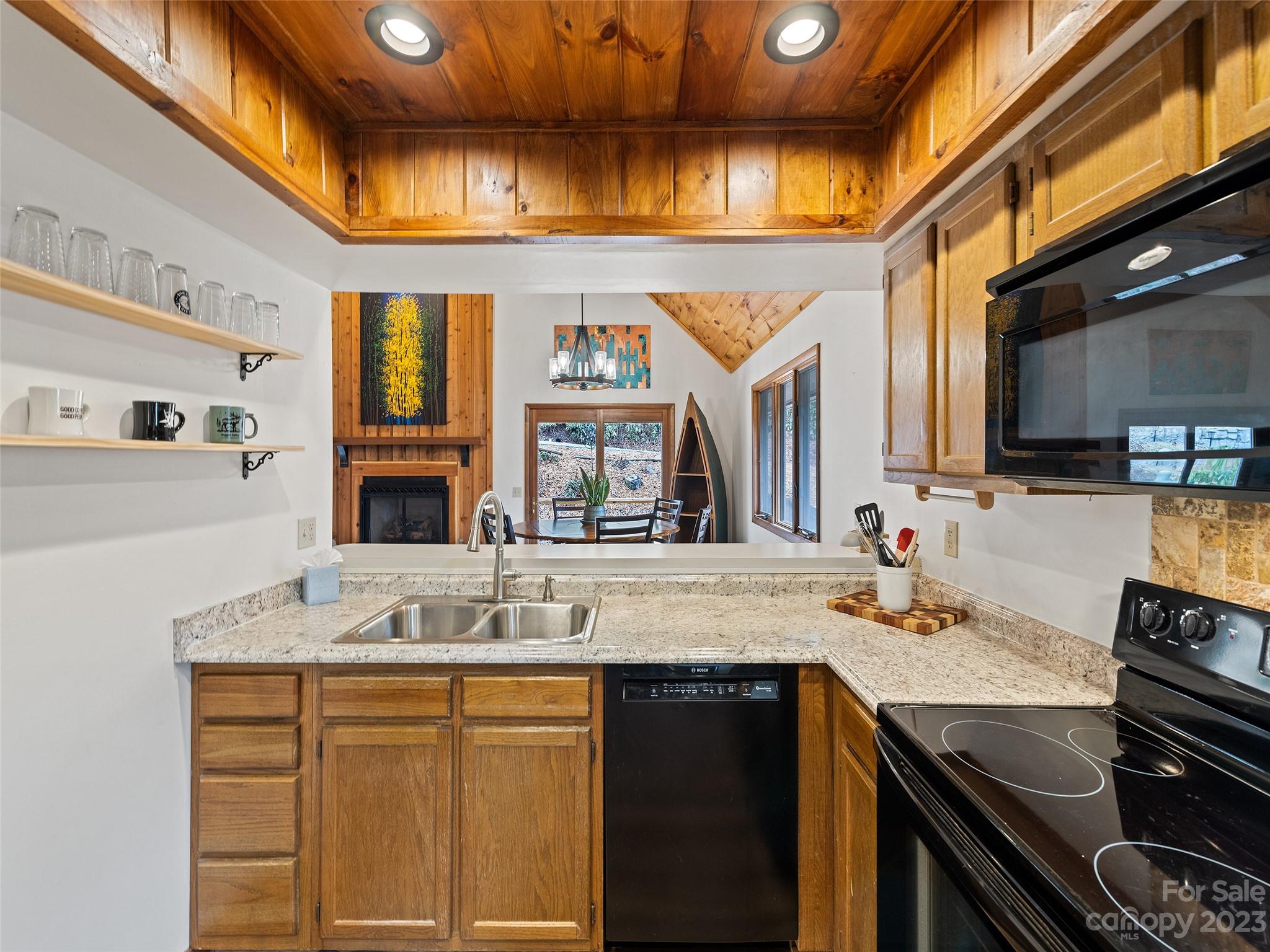 Creekside Villas - Residential